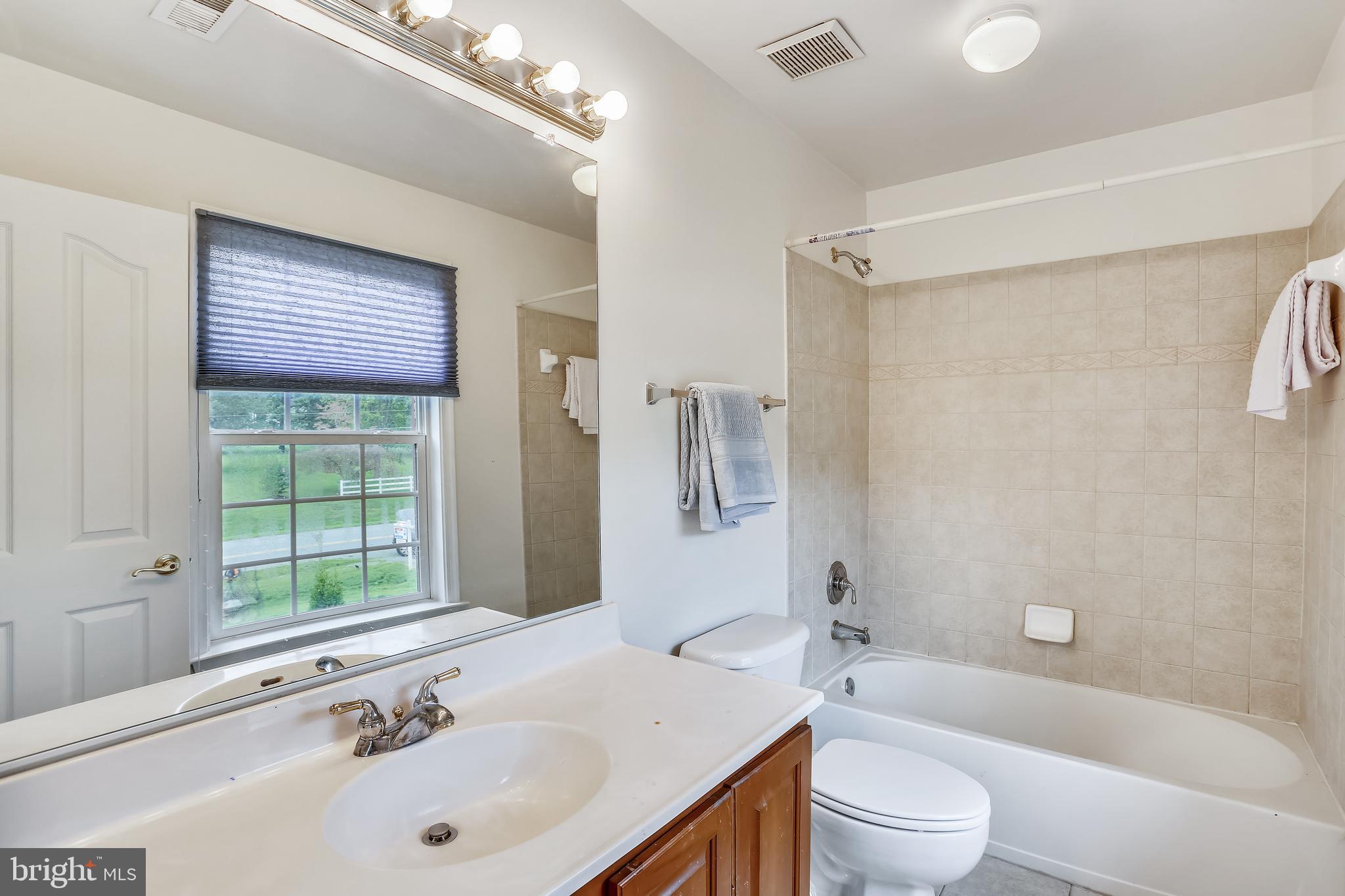 22401 Goshen School Road Laytonsville, MD 20882 - Photo 49 of 122 2nd bedroom Bath