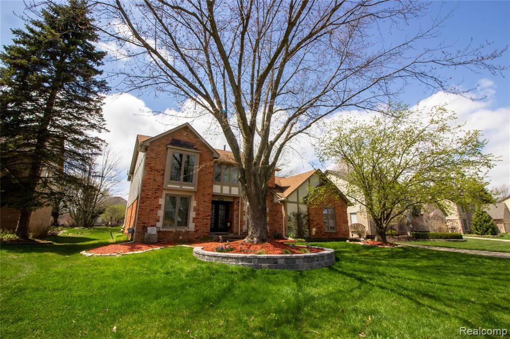 1668 Snowden Circle Rochester Hills, MI 48306 - Photo 2 of 29