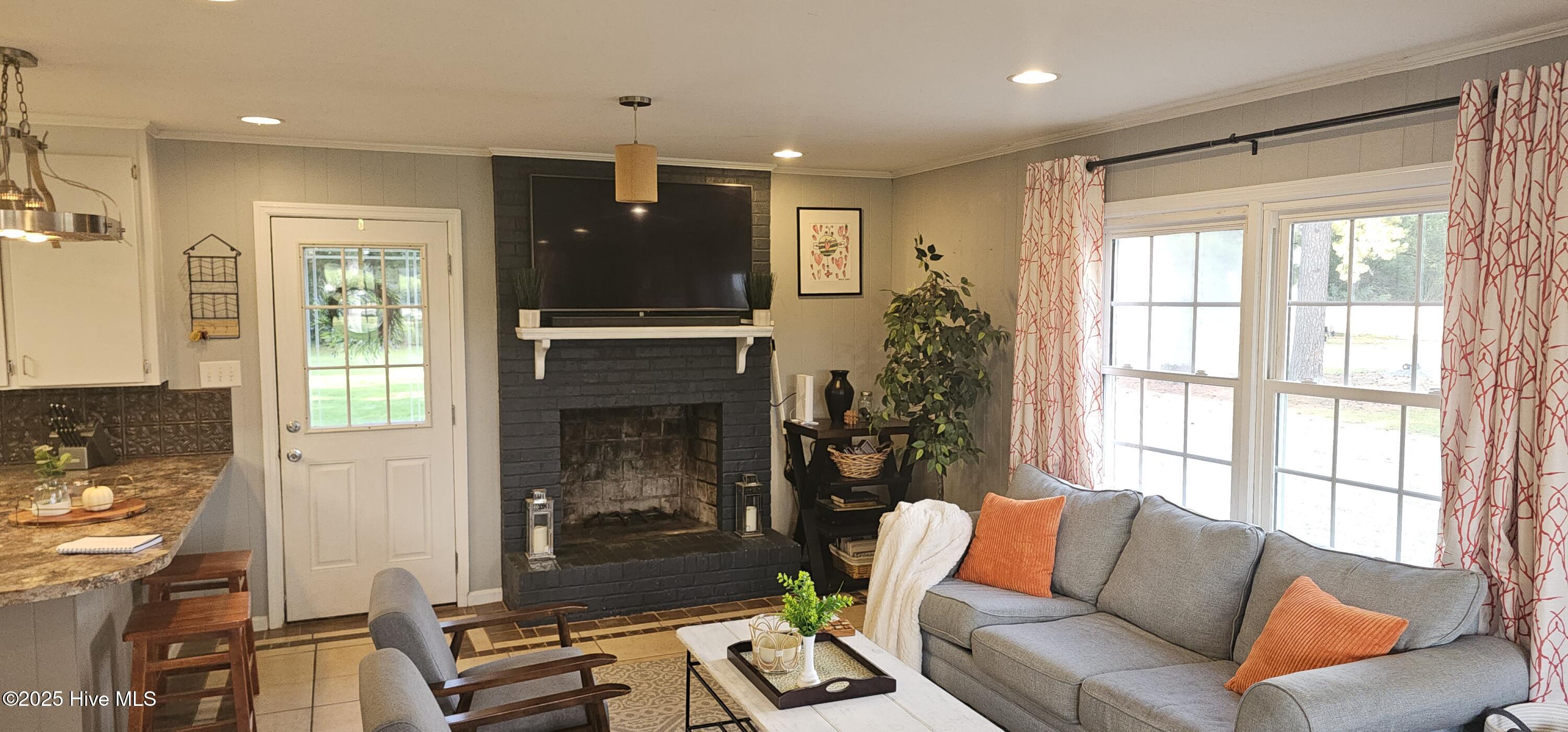 613 Doolittle Mill Road Conway, NC 27820 - Photo 11 of 63 Living room