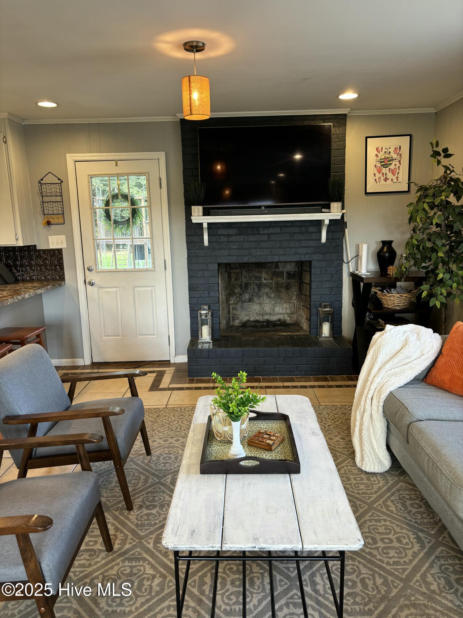 613 Doolittle Mill Road Conway, NC 27820 - Photo 12 of 63 Living room