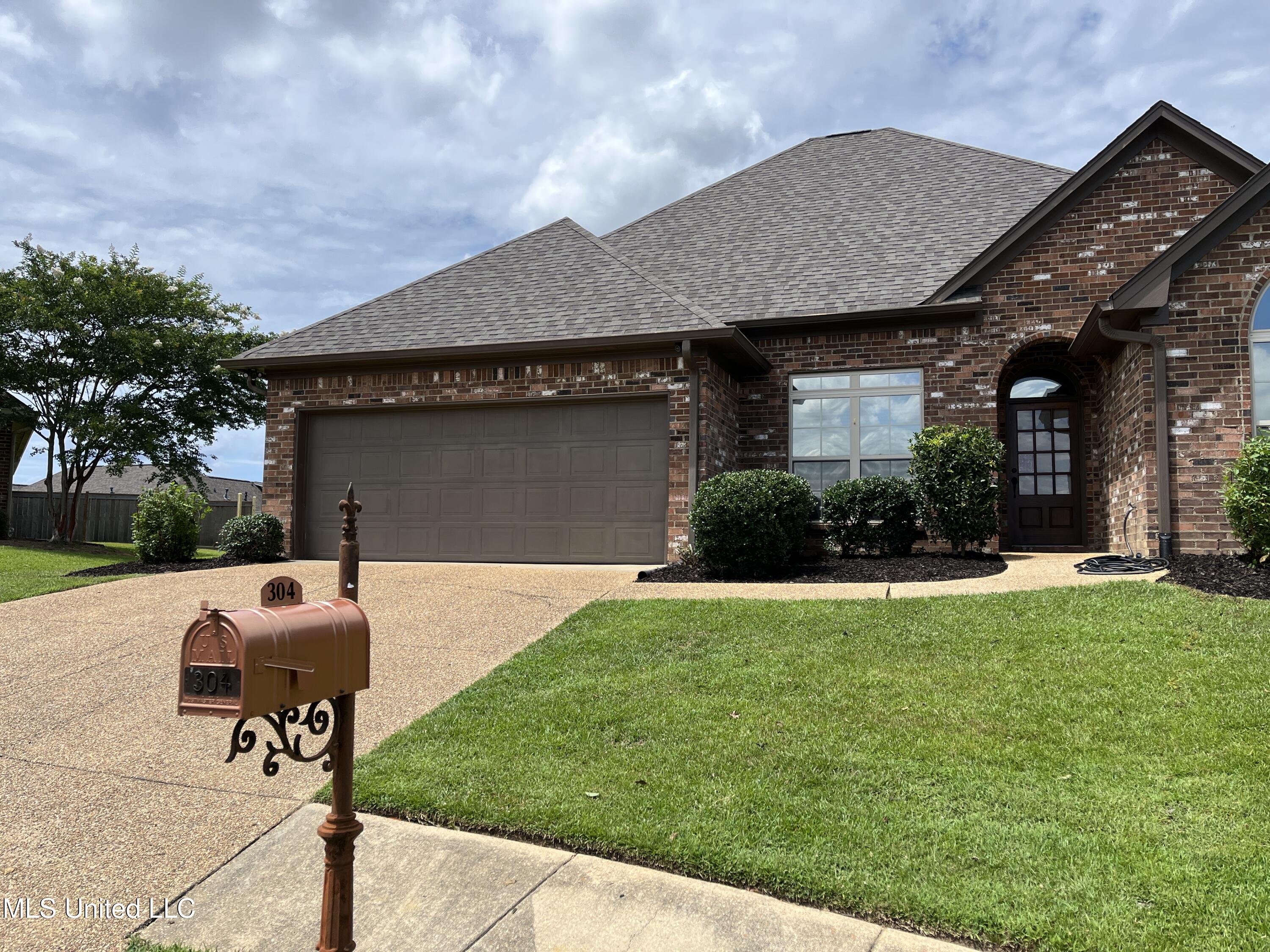 304 Eastside View Brandon, MS 39047 - Photo 3 of 10 IMG_9939