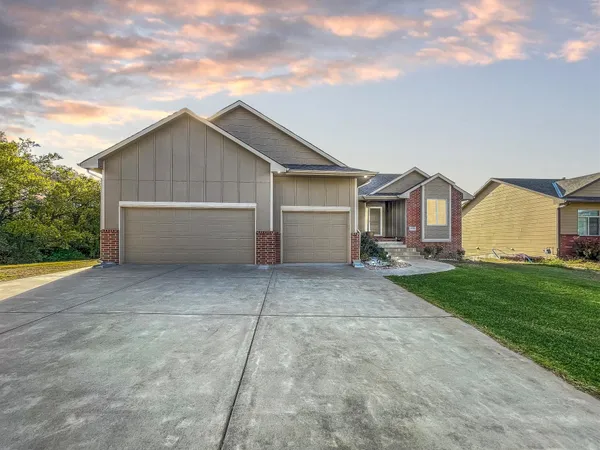 $385,000 | 2129 South Cranbrook Court, Wichita, KS 67207