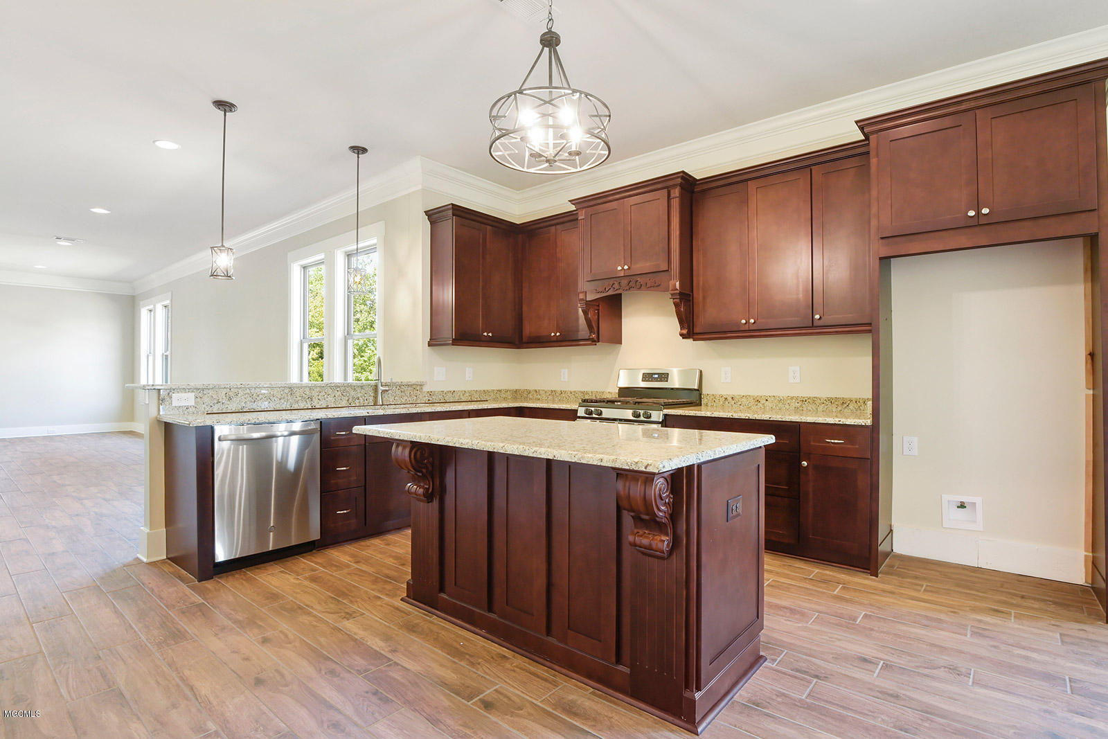 2021 Alphabet Road Gulfport, MS 39503 - Photo 11 of 29 007_1600x1067_mls_1600x1067