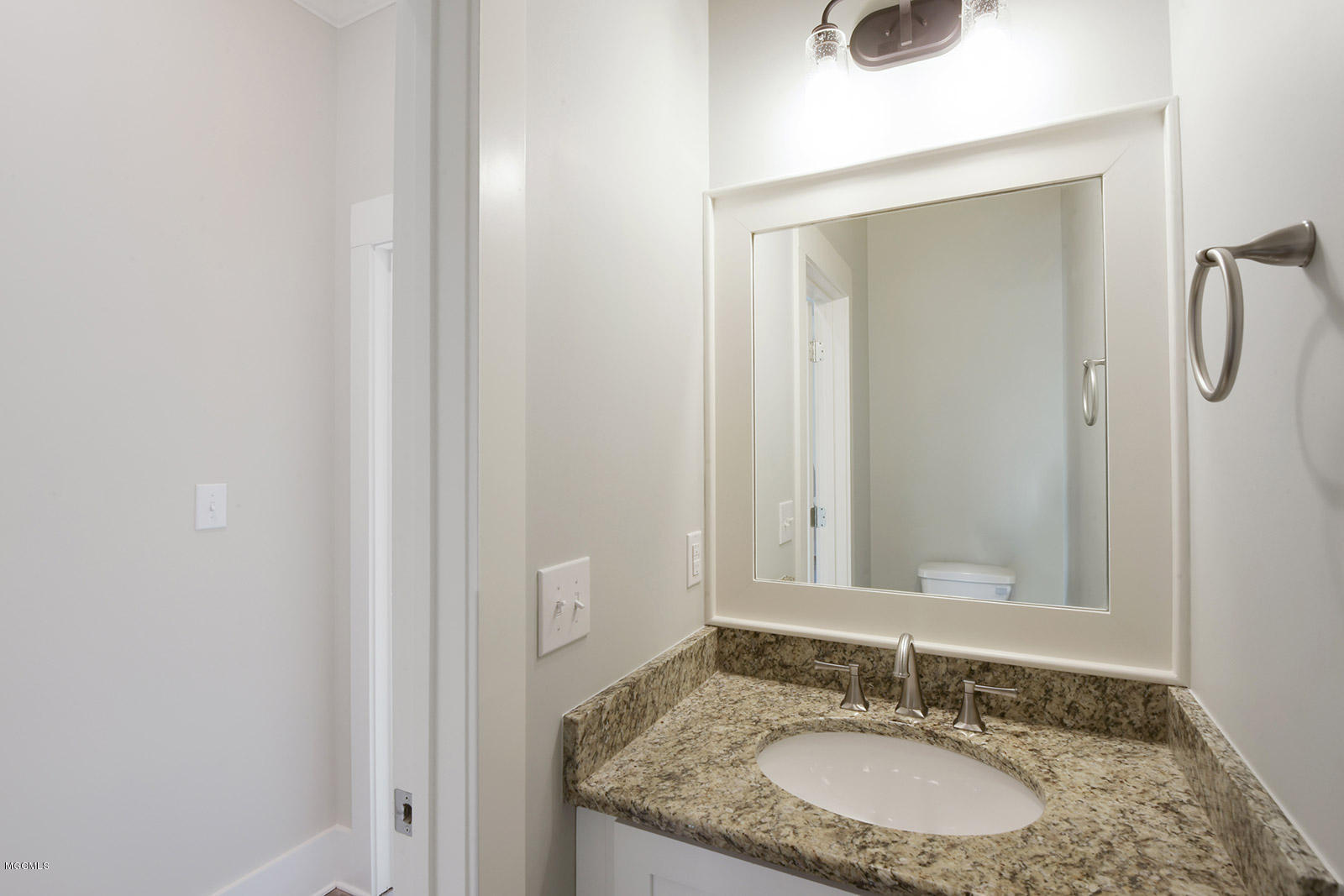 2021 Alphabet Road Gulfport, MS 39503 - Photo 20 of 29 015_1600x1067_mls_1600x1067