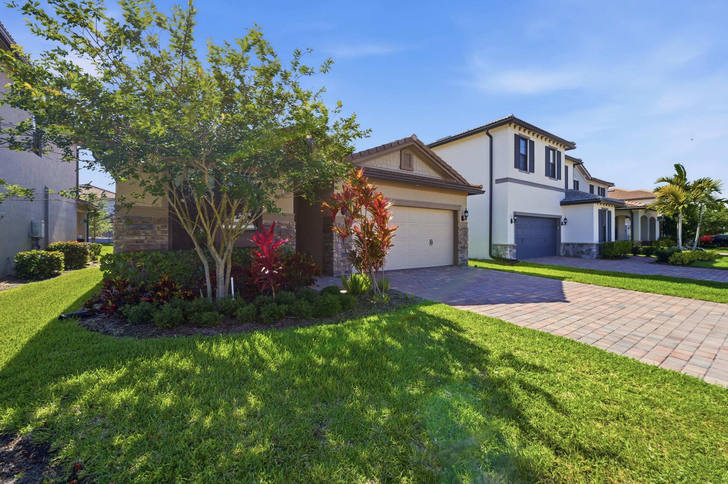 4763 Roldan Court Lake Worth, FL 33467 - Photo 4 of 49 Front of the home