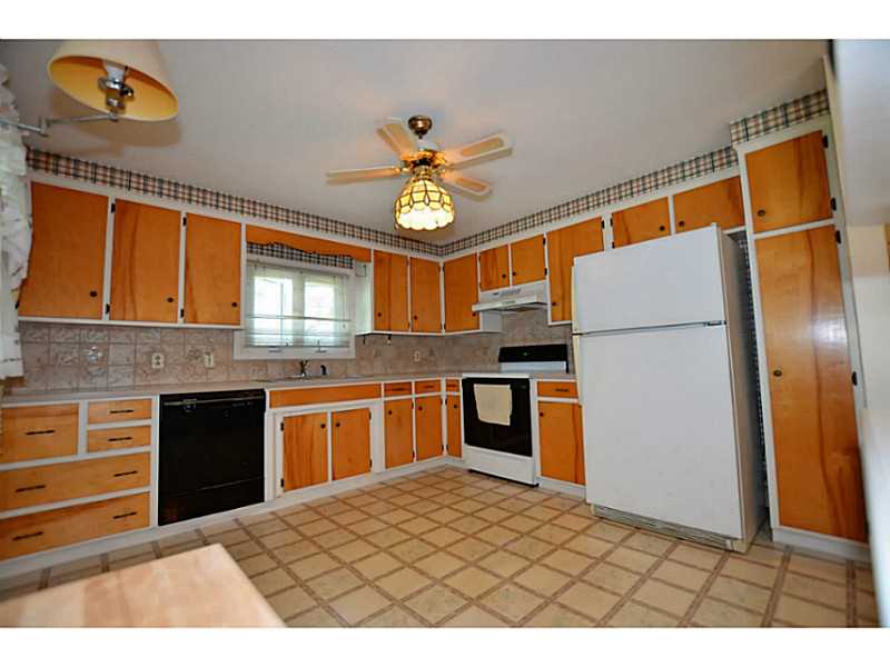 216 New Meadow Road Barrington, RI 02806 - Photo 9 of 23 Kitchen.