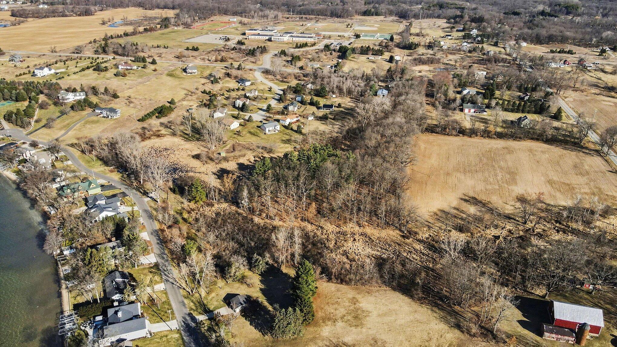 8696 9 Mile Road Northeast Rockford, MI 49341 - Photo 4 of 25 004_file_2357