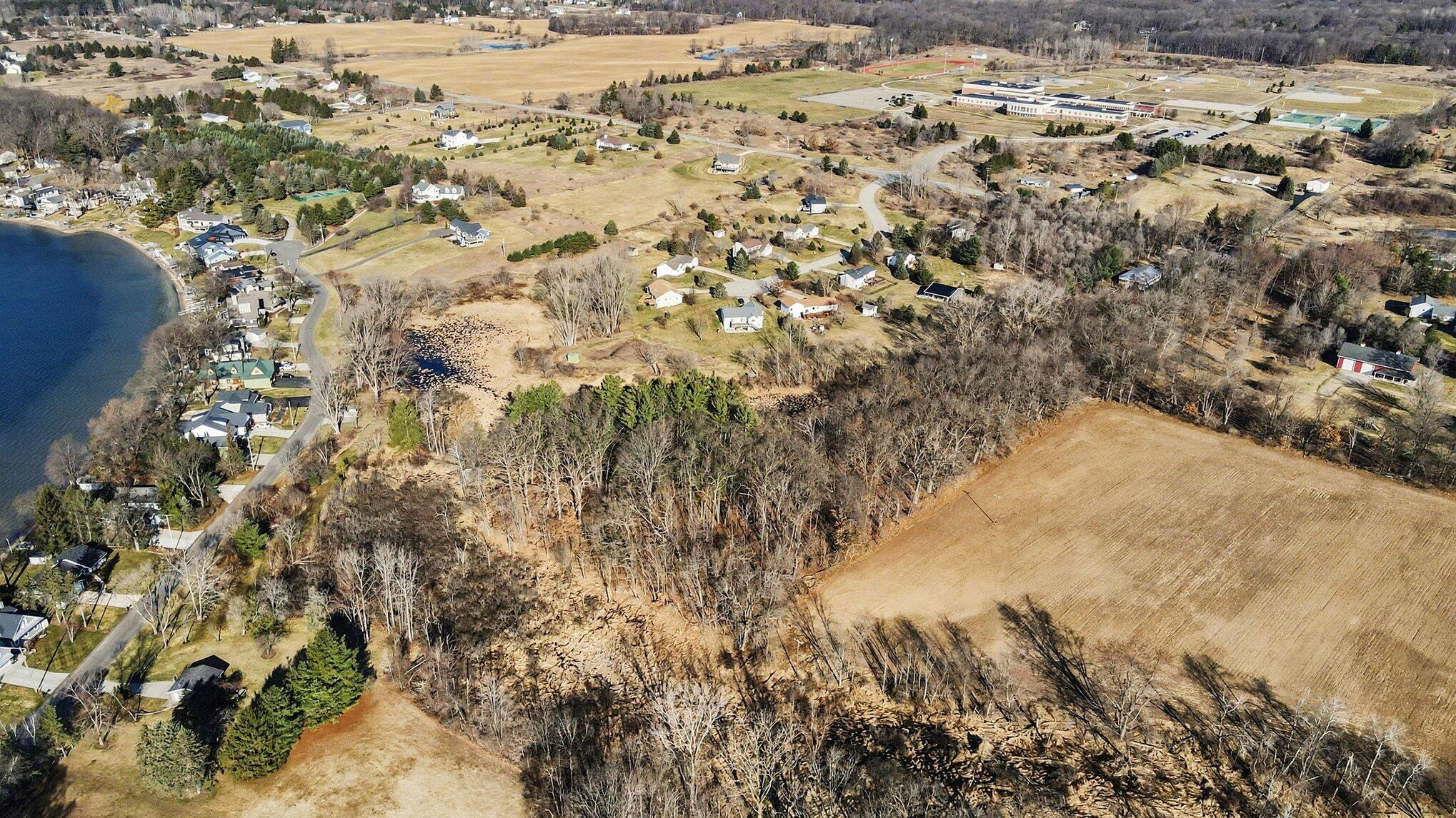 8696 9 Mile Road Northeast Rockford, MI 49341 - Photo 5 of 25 005_file_4139