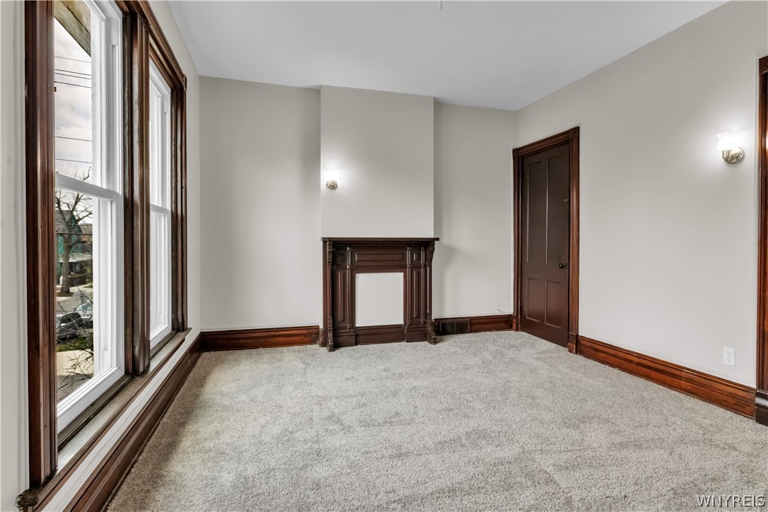 399 Fargo Avenue Buffalo, NY 14213 - Photo 26 of 33 Middle bedroom