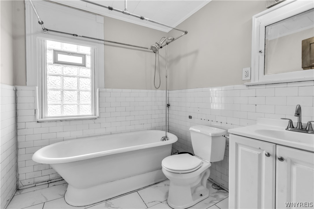 399 Fargo Avenue Buffalo, NY 14213 - Photo 27 of 33 Second floor bedroom