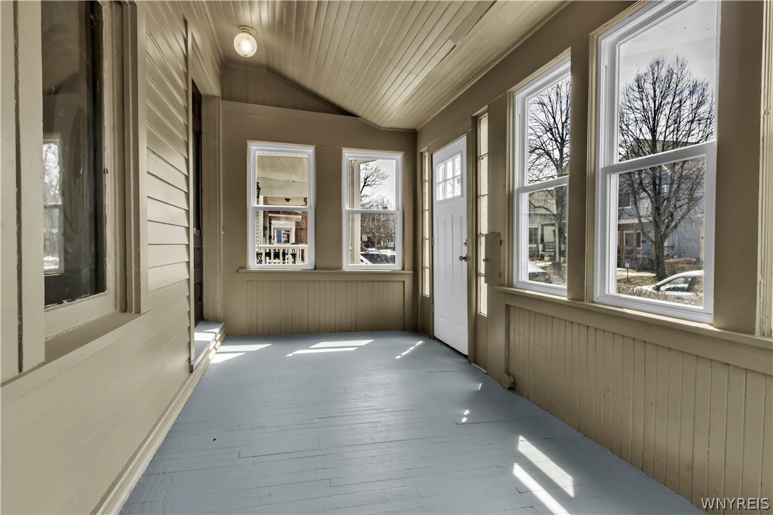 399 Fargo Avenue Buffalo, NY 14213 - Photo 7 of 33 Enclosed front porch