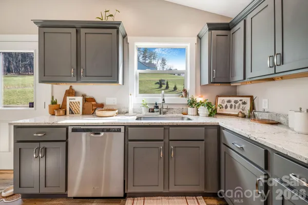 $515,000 | 38 Sunrise Drive, Mars Hill, NC 28754