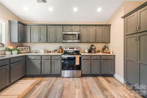 $515,000 | 38 Sunrise Drive, Mars Hill, NC 28754