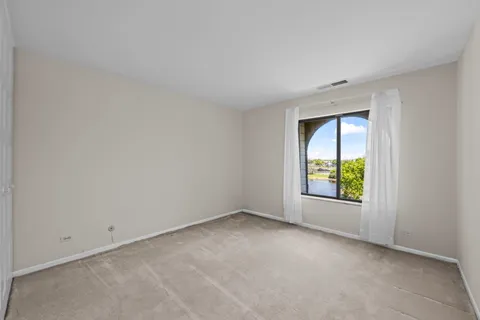 $260,000 | 2100 Valencia Drive, Unit 308B, Northbrook, IL 60062