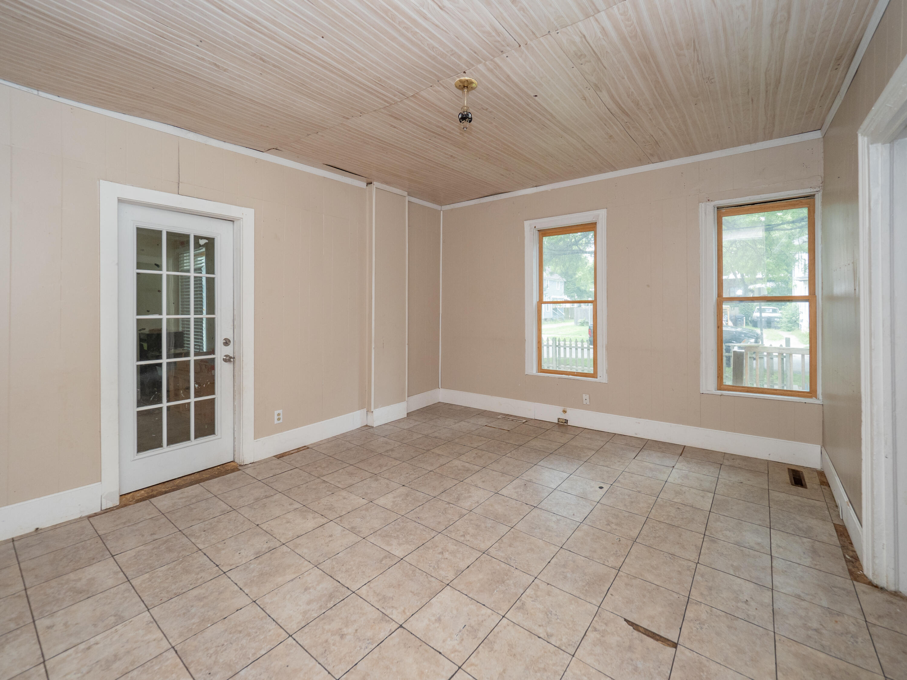 935 Osborne Street Kalamazoo, MI 49001 - Photo 11 of 40 935 Osborne St-110 (1)