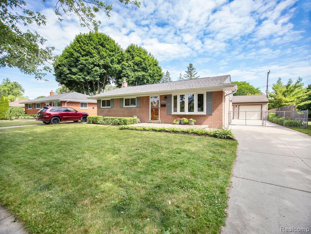 533 Meadow Lane Rochester, MI 48307 - Photo 3 of 35