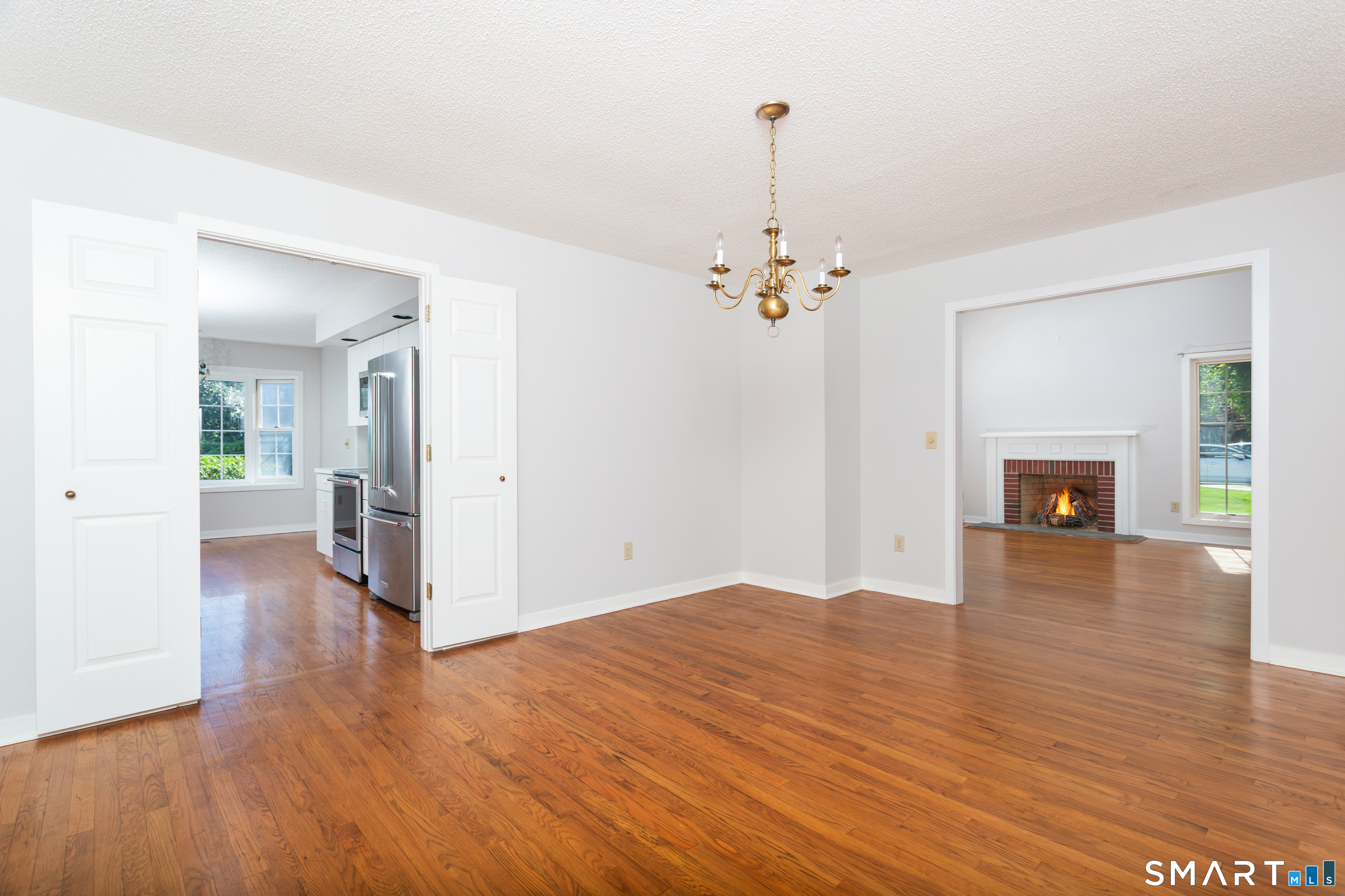 170 Glengarry Road, Unit 170 Fairfield, CT 06825 - Photo 9 of 36 Large Dining Room