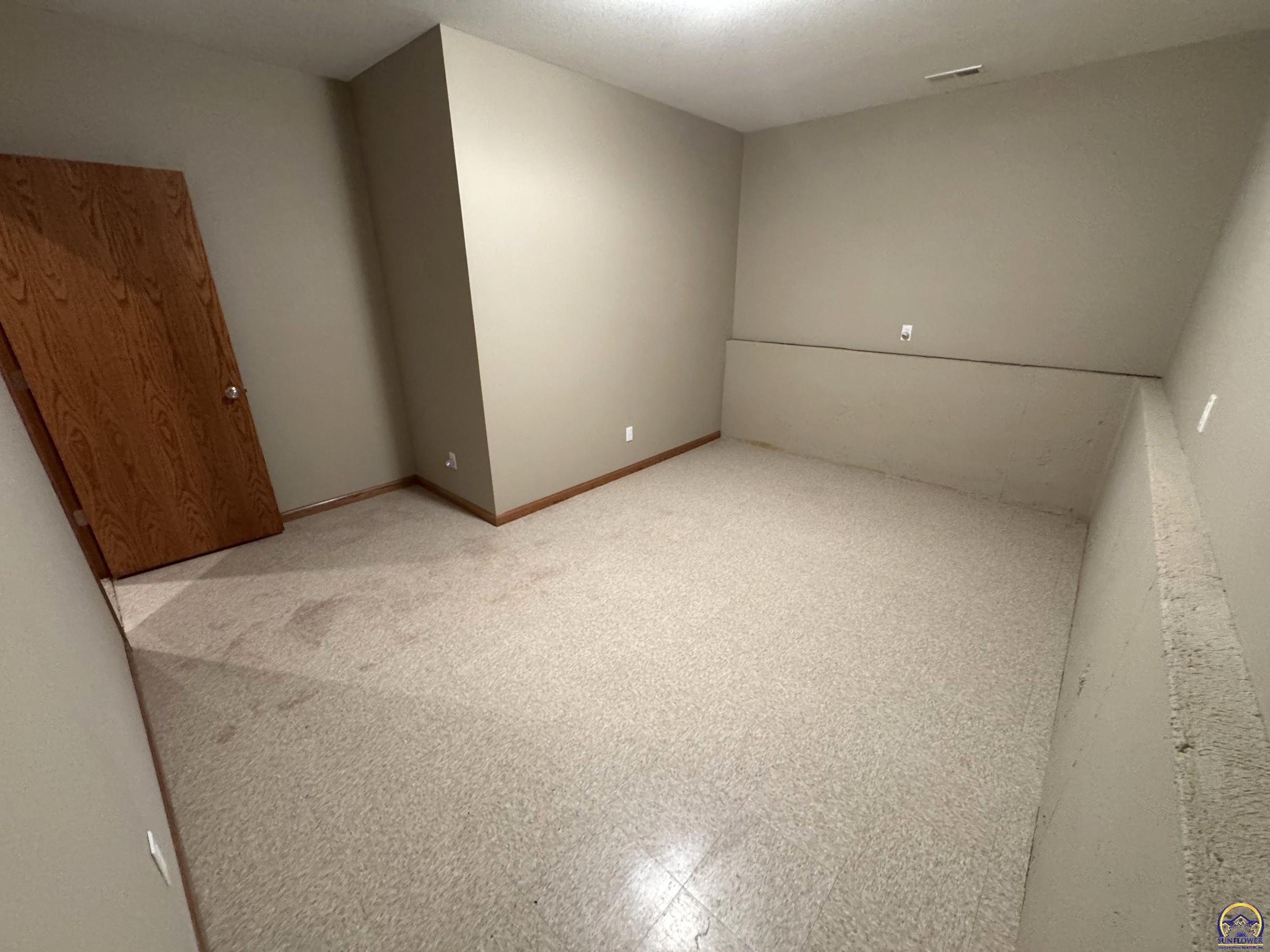 5230 Southwest Knudsen Road Topeka, KS 66610 - Photo 35 of 44