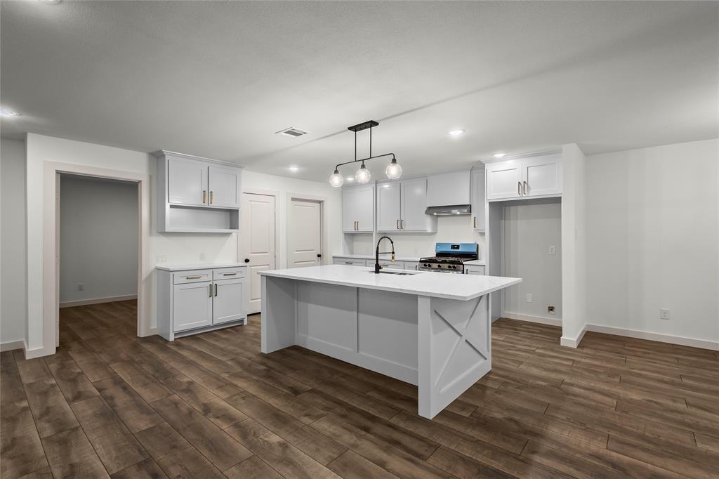 909 Robertson Road Grand Prairie, TX 75050 - Photo 7 of 36 Gallery Image 7