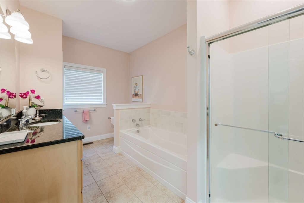 14 Hathaway Pond Circle, Unit 14 Rochester, MA 02770 - Photo 17 of 41
