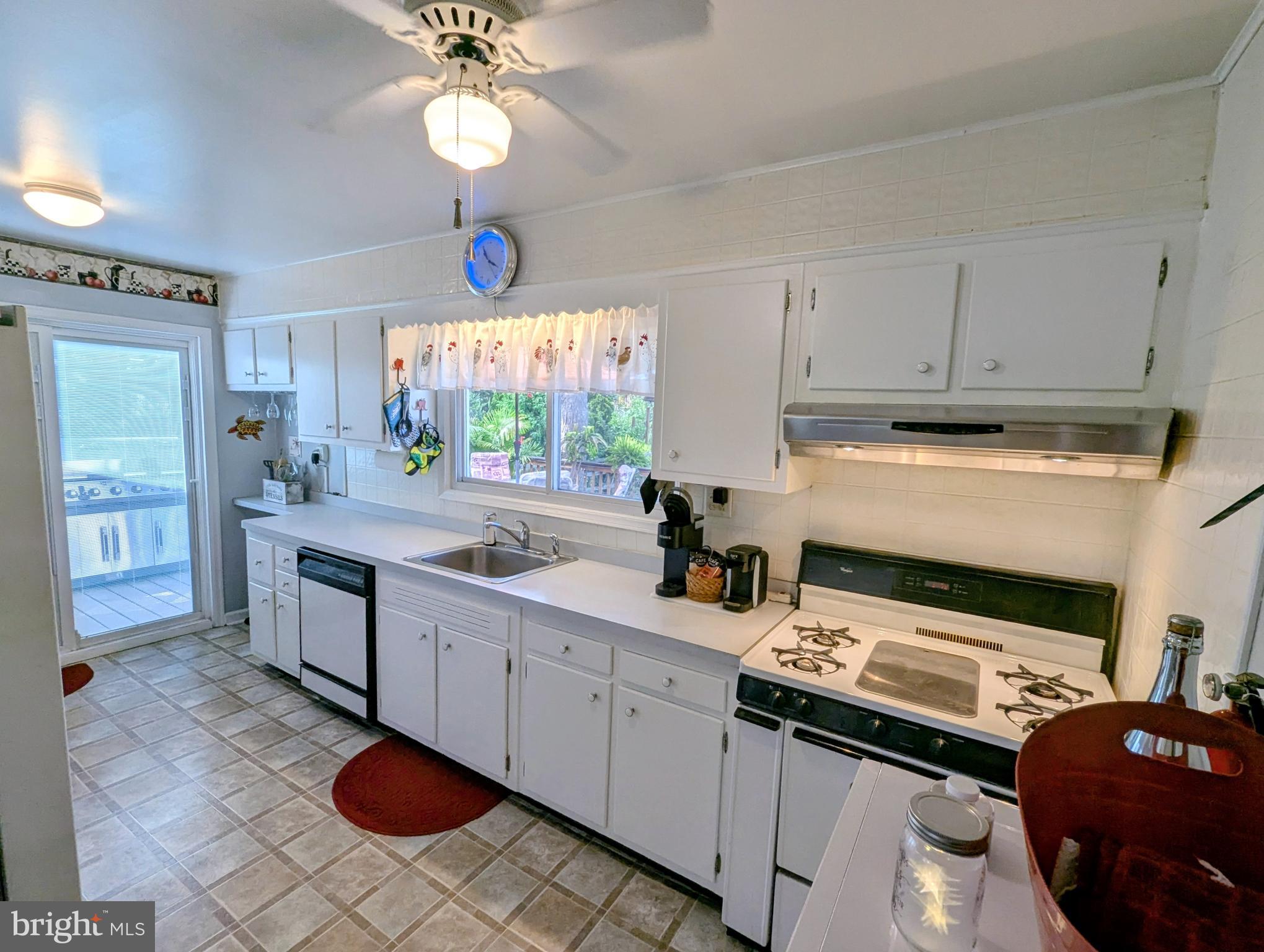 3641 Deepwater Lane Brookhaven, PA 19015 - Photo 5 of 37 spacious kitchen, gas range