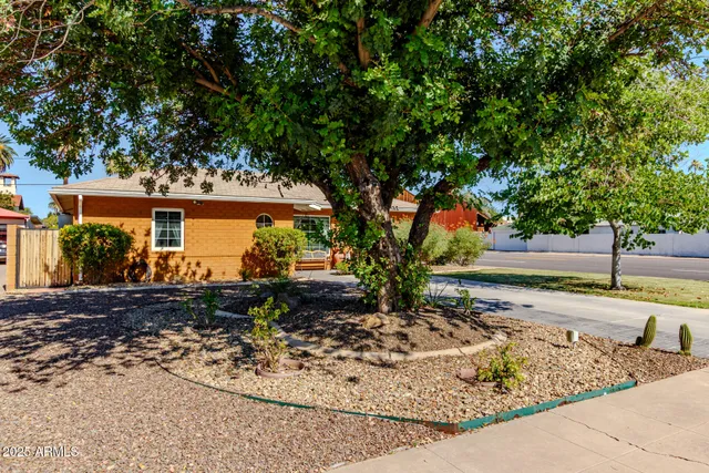$634,000 | 702 West Cambridge Avenue, Phoenix, AZ 85007