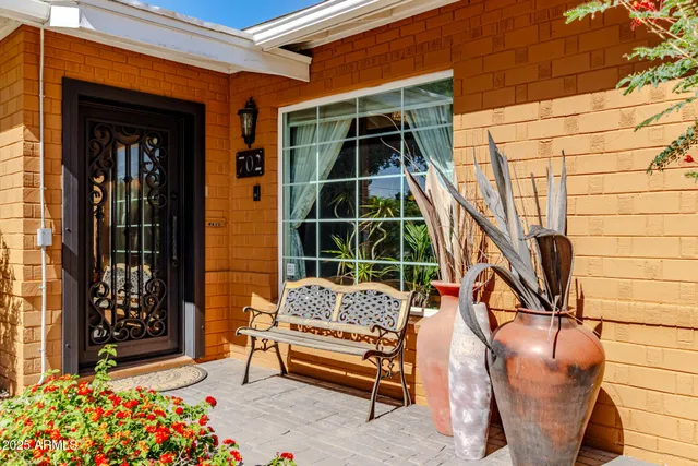 $634,000 | 702 West Cambridge Avenue, Phoenix, AZ 85007