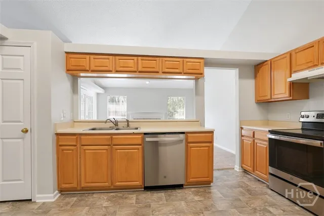 $369,500 | 105 Laurens Lane, Savannah, GA 31419