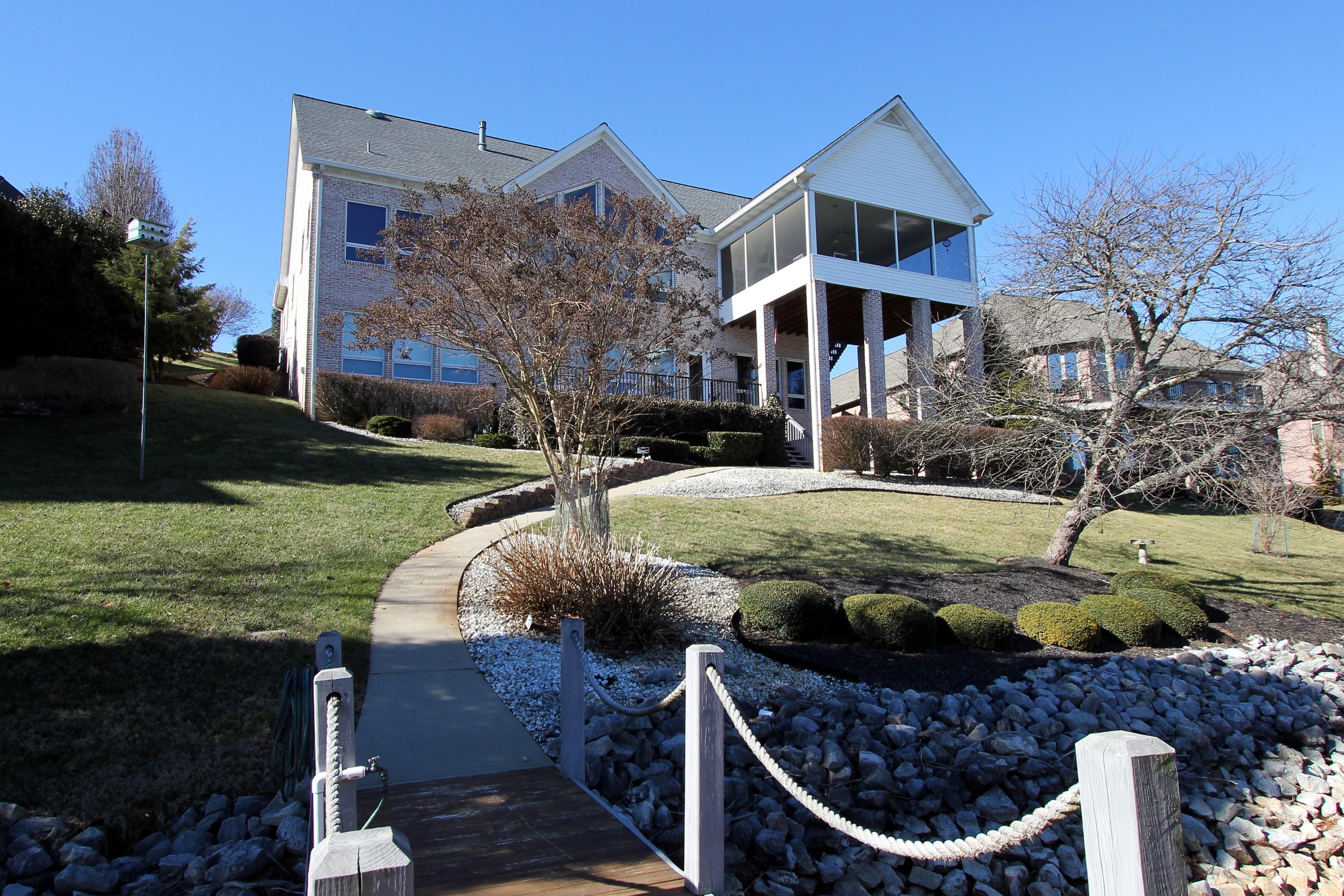 219 Sequoyah Road Loudon, TN 37774 - Photo 3 of 40 Rear V1