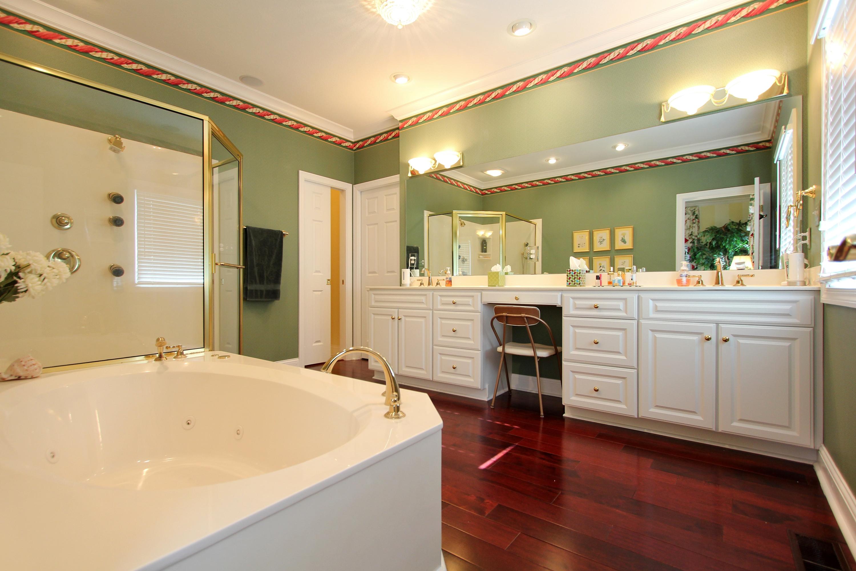 219 Sequoyah Road Loudon, TN 37774 - Photo 23 of 40 Master Bath V1