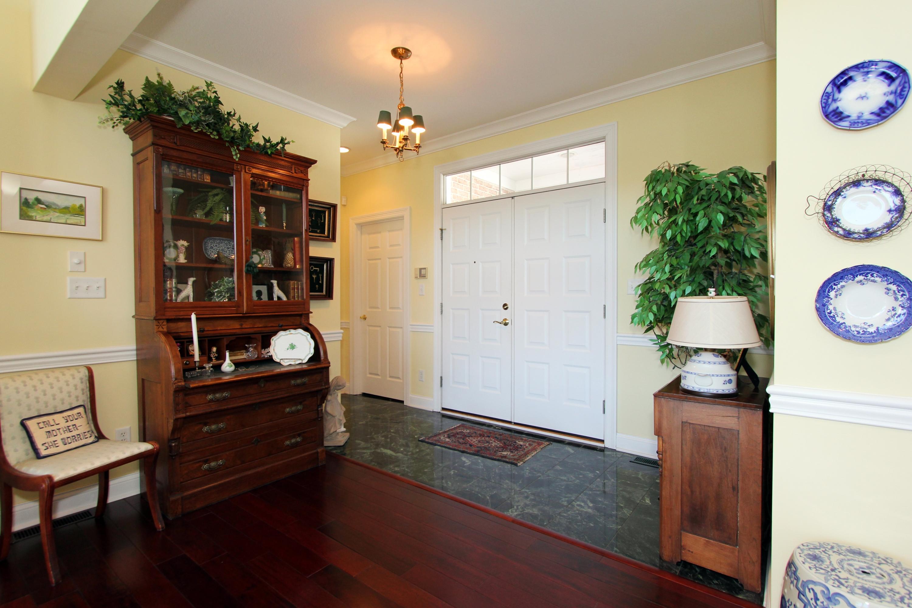 219 Sequoyah Road Loudon, TN 37774 - Photo 9 of 40 Foyer