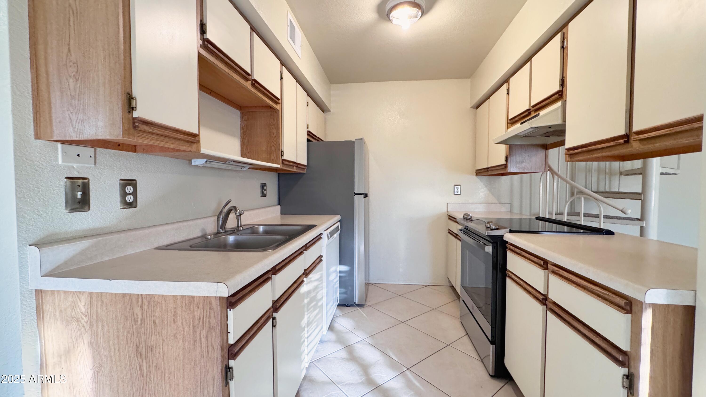 1440 North Idaho Road, Unit 1008 Apache Junction, AZ 85119 - Photo 6 of 28 Kitchen
