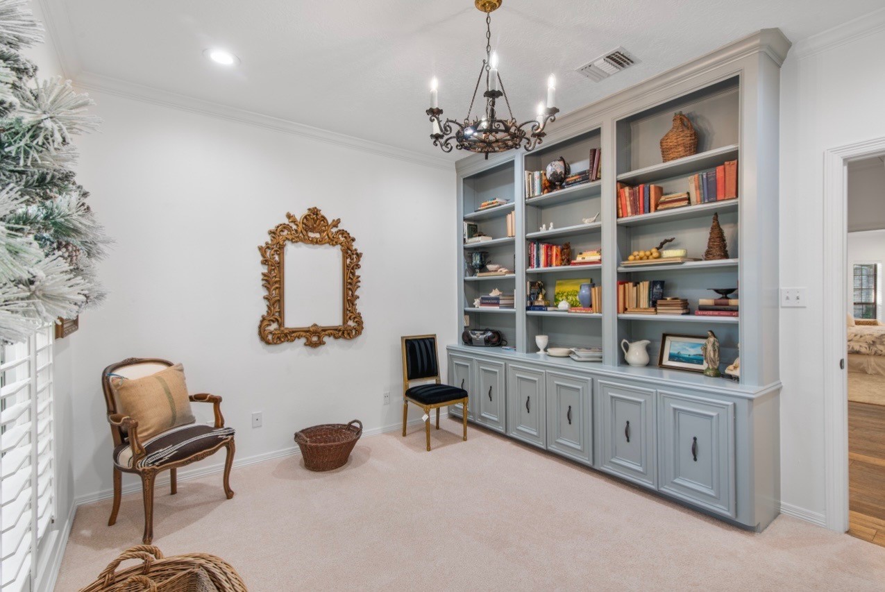 901 Longmire Road, Unit 51 Conroe, TX 77304 - Photo 10 of 48 Custom Library or additional room to add a daybed