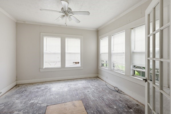 1655 Hawthorne Street Houston, TX 77006 - Photo 7 of 39 a view of an empty room with a window