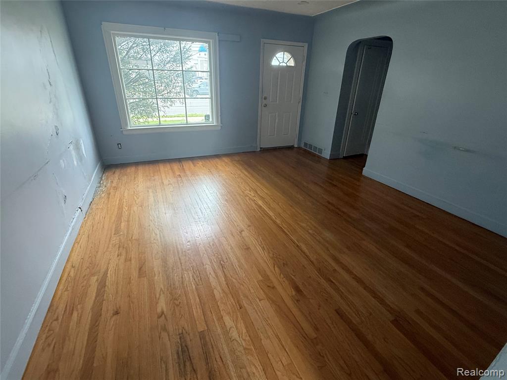 6306 Schaefer Road Dearborn, MI 48126 - Photo 6 of 17