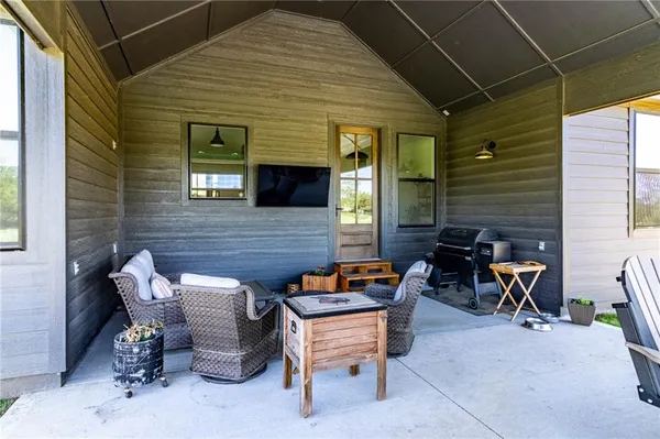 $599,900 | 53 Northwest 150th Road, Warrensburg, MO 64093