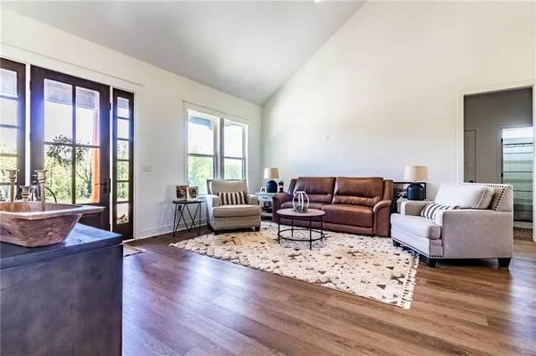 $599,900 | 53 Northwest 150th Road, Warrensburg, MO 64093