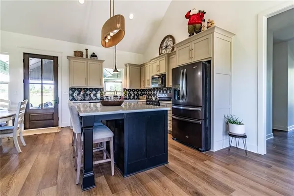 $599,900 | 53 Northwest 150th Road, Warrensburg, MO 64093