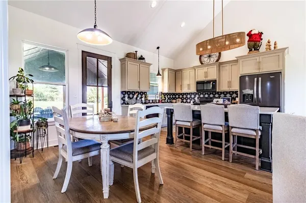$599,900 | 53 Northwest 150th Road, Warrensburg, MO 64093