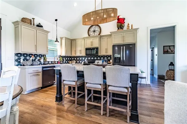 $599,900 | 53 Northwest 150th Road, Warrensburg, MO 64093