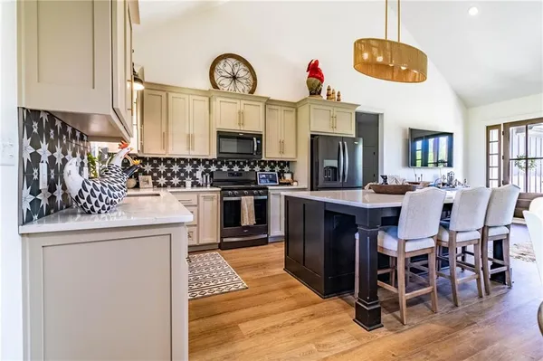 $599,900 | 53 Northwest 150th Road, Warrensburg, MO 64093