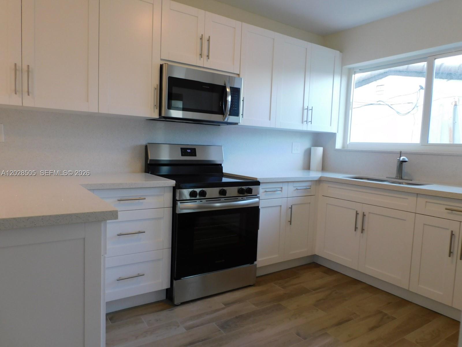 3333 Southwest 89th Avenue Miami, FL 33165 - Photo 18 of 44 Fully equipped.
