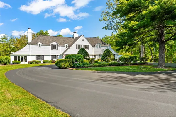 $1,250,000 | 27 Hickory Lane, White Heath, IL 61884