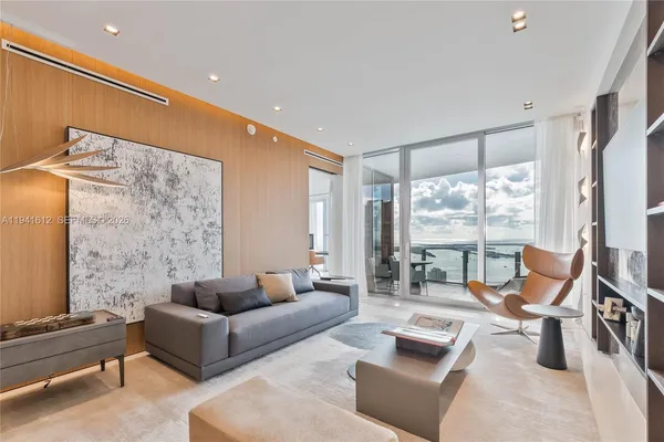 $27,000 | 300 Biscayne Blvd Way, Unit 5105W, Miami, FL 33131