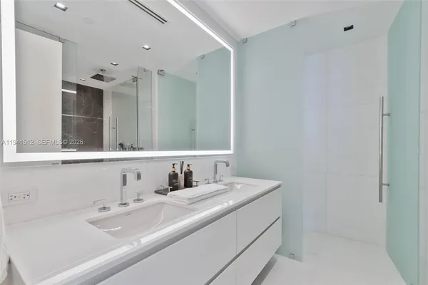 $27,000 | 300 Biscayne Blvd Way, Unit 5105W, Miami, FL 33131