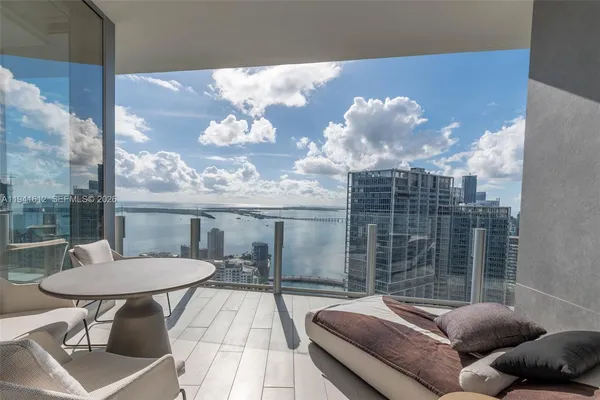 $27,000 | 300 Biscayne Blvd Way, Unit 5105W, Miami, FL 33131