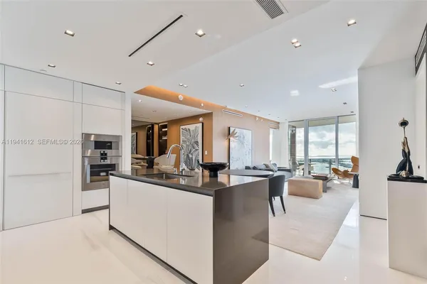 $27,000 | 300 Biscayne Blvd Way, Unit 5105W, Miami, FL 33131