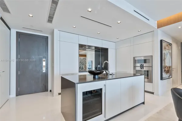 $27,000 | 300 Biscayne Blvd Way, Unit 5105W, Miami, FL 33131