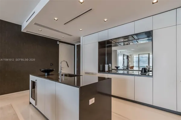 $27,000 | 300 Biscayne Blvd Way, Unit 5105W, Miami, FL 33131