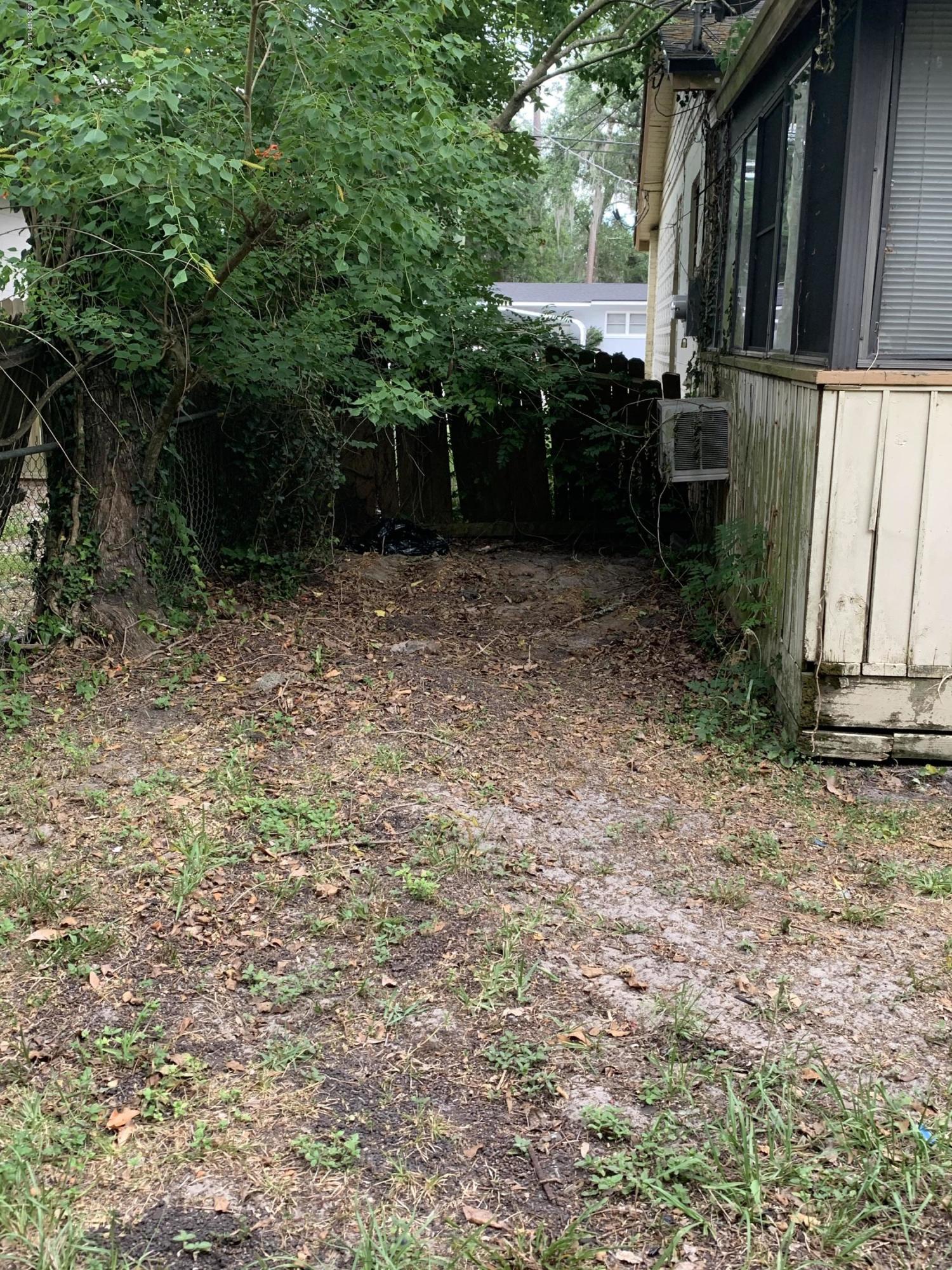 2551 Gayland Road Jacksonville, FL 32218 - Photo 44 of 45 Repair area at side of house